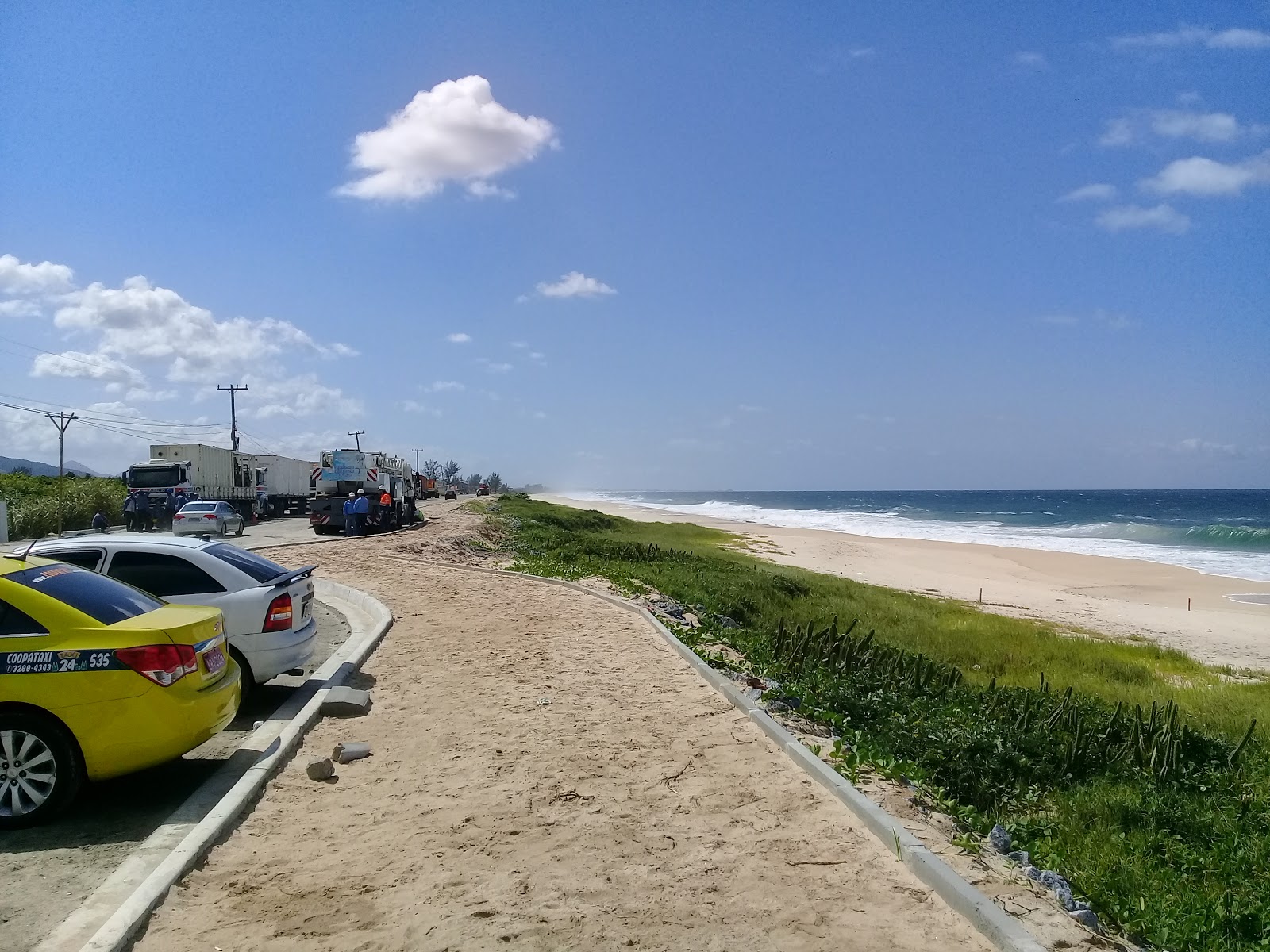 Fotografie cu Praia da Sacristia - locul popular printre cunoscătorii de relaxare