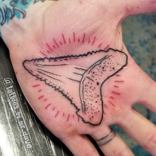 Tattoo Shop «Kings & Queens Tattoo & Piercing», reviews and photos, 4541 Dixie Hwy, Waterford, MI 48329, USA