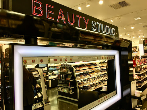 Cosmetics Store «SEPHORA», reviews and photos, 5 Woodfield Mall, Schaumburg, IL 60173, USA