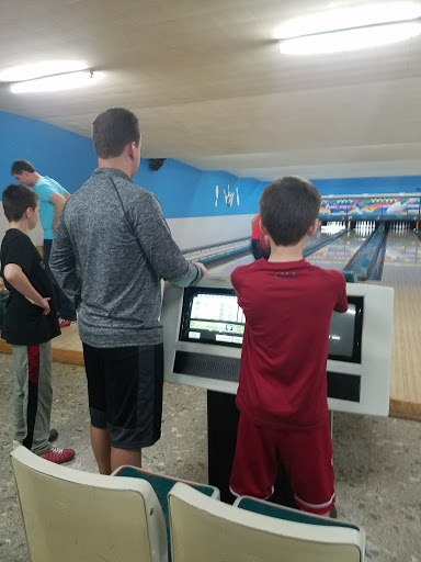 Bowling Alley «Bowling Center», reviews and photos, 1231 S Scott St, Bluffton, IN 46714, USA