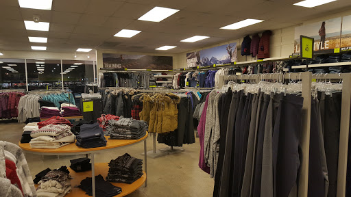 Clothing Store «Eddie Bauer Outlet», reviews and photos, 450 NW 257th Ave #200, Troutdale, OR 97060, USA