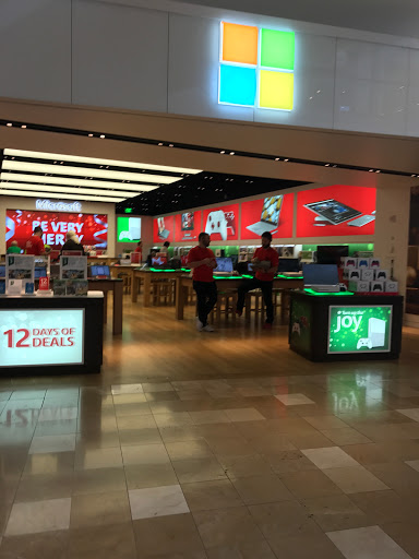 Microsoft Store - Chandler Fashion Center, 3111 W Chandler Blvd, Chandler, AZ 85226, USA, 