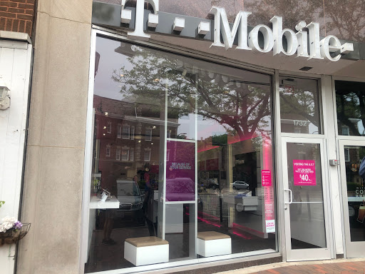 Cell Phone Store «T-Mobile», reviews and photos, 1732 Sherman Ave, Evanston, IL 60201, USA
