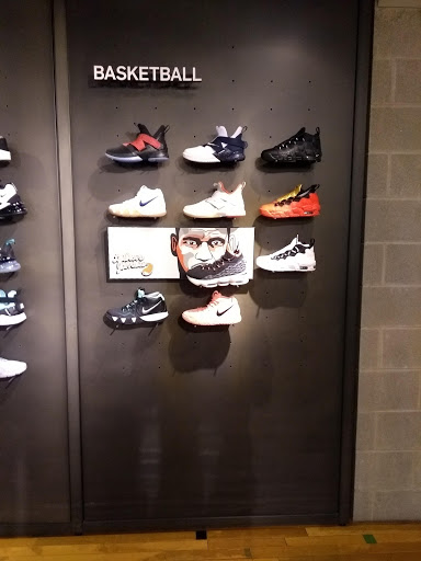 Sporting Goods Store «Nike Chicago», reviews and photos, 669 N Michigan Ave, Chicago, IL 60611, USA