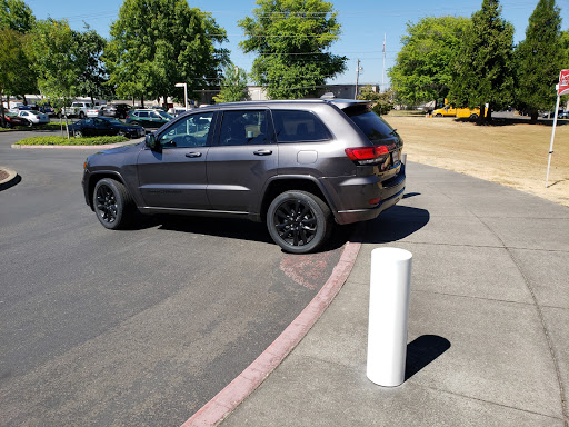 Auto Parts Store «Newberg Dodge Jeep Chrysler Ram», reviews and photos, 2809 Portland Rd, Newberg, OR 97132, USA