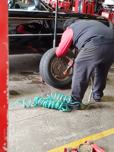 Tire Shop «Discount Tire Store - Kirkland, WA», reviews and photos, 12410 NE 124th St, Kirkland, WA 98034, USA