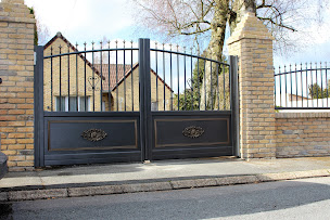 Photo n°2 de Du Portail à vos Fenetres à Cauchy-à-la-Tour ()