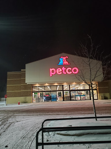 Pet Supply Store «Petco Animal Supplies», reviews and photos, 364 Randall Rd, South Elgin, IL 60177, USA