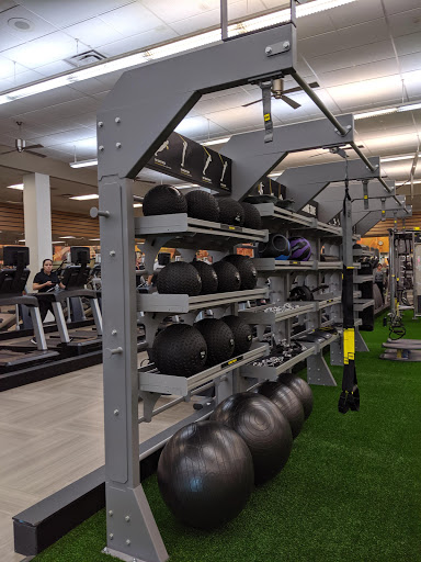 Gym «LA Fitness», reviews and photos, 455 Park Ave, Lindenhurst, NY 11757, USA