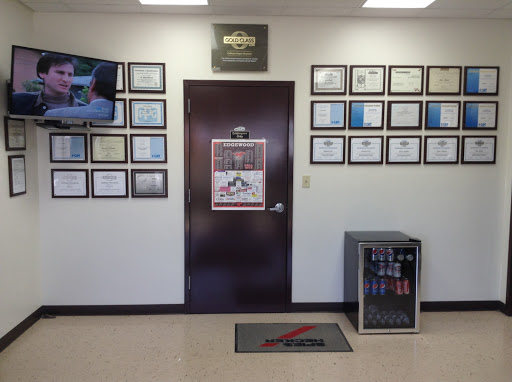 Auto Body Shop «Minton Body Shop», reviews and photos, 3210 Venture Blvd, Bloomington, IN 47404, USA