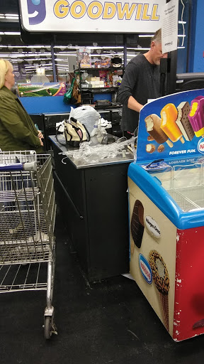 Thrift Store «Lindsay & Warner Goodwill Retail Store & Donation Center», reviews and photos, 874 E Warner Rd, Gilbert, AZ 85296, USA