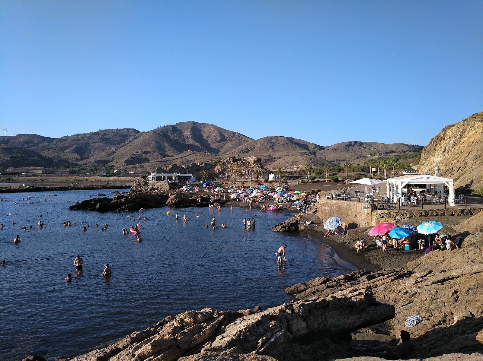 Photo of Lastre's Beach with partly clean level of cleanliness