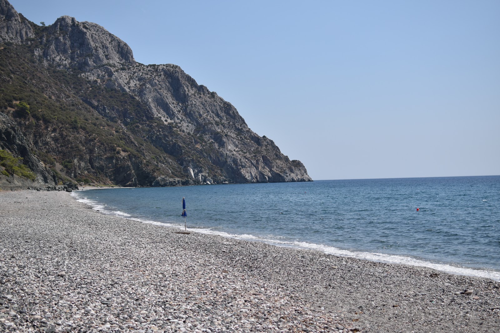 Drotas beach'in fotoğrafı - rahatlamayı sevenler arasında popüler bir yer