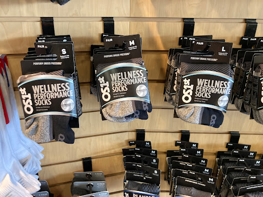 Shoe Store «New Balance Chicago», reviews and photos, 17W490 22nd St, Oakbrook Terrace, IL 60181, USA