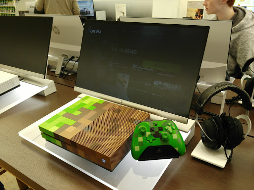 Computer Store «Microsoft Store - The Shops at La Cantera», reviews and photos, 15900 La Cantera Pkwy #6560, San Antonio, TX 78256, USA