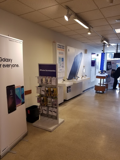 Cell Phone Store «MetroPCS Corporate Store», reviews and photos, 150 Market St, Newark, NJ 07102, USA