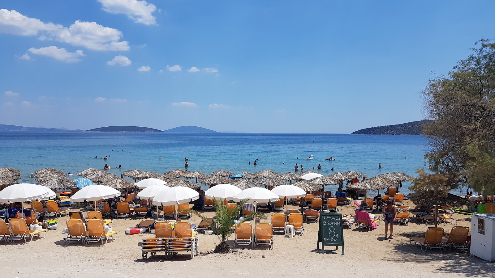 Fotografie cu Tolo Beach și așezarea