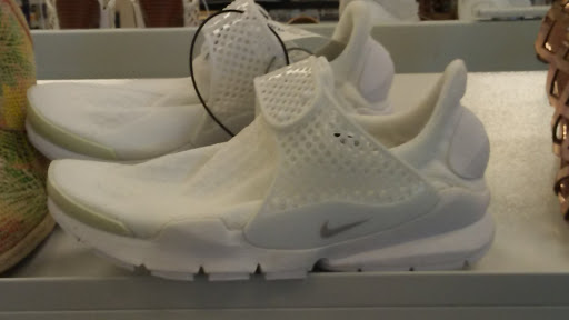 Clothing Store «Ross Dress for Less», reviews and photos, 1316 Butterfield Rd, Downers Grove, IL 60515, USA