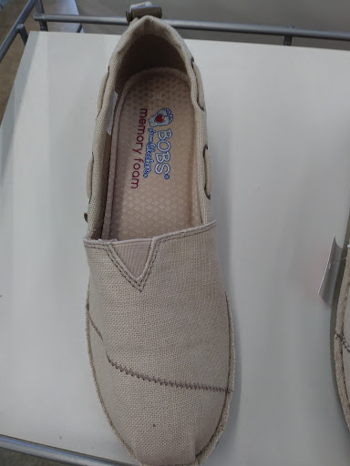 Shoe Store «SKECHERS Factory Outlet», reviews and photos, 5805 Cutting Blvd, El Cerrito, CA 94530, USA