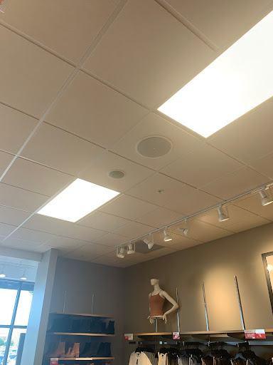 Clothing Store «Tillys», reviews and photos, 343 N Alafaya Trail, Orlando, FL 32828, USA