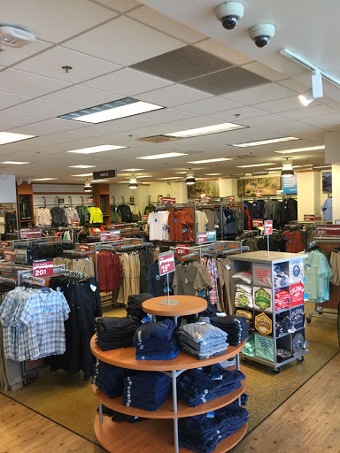 Sportswear Store «Columbia Sportswear Outlet», reviews and photos, 3 Monroe Pkwy, Lake Oswego, OR 97035, USA