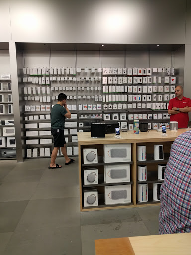 Computer Store «Apple Easton Town Center», reviews and photos, 4210 The Strand, Columbus, OH 43219, USA