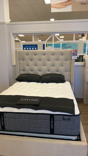 Furniture Store «Raymour & Flanigan Furniture and Mattress Store», reviews and photos, 610 Exterior Street, Bronx, NY 10451, USA