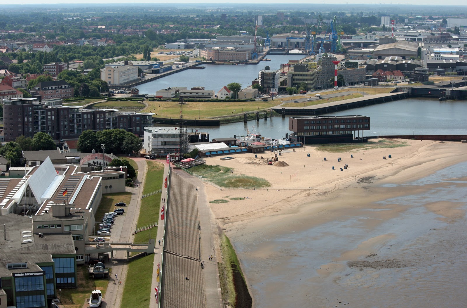 Fotografie cu Plaja Bremerhaven (Plaja Weser) zonele de facilități
