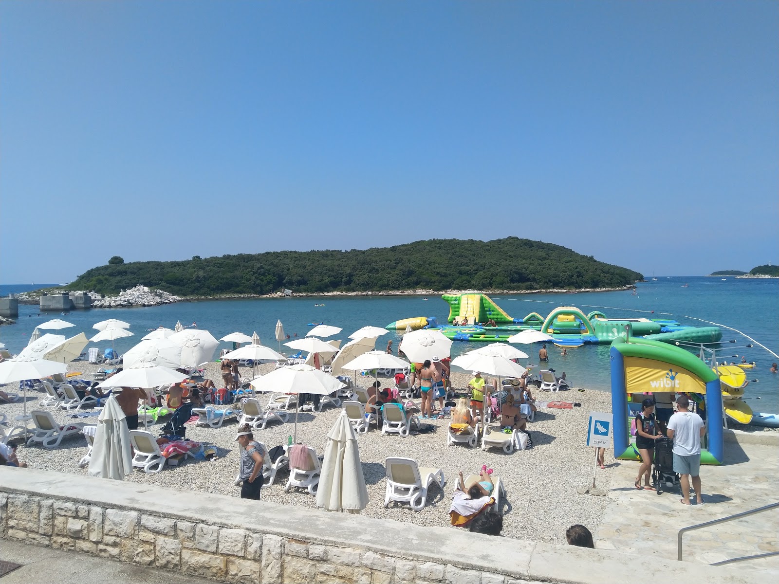 Foto de Belvedere beach área de comodidades