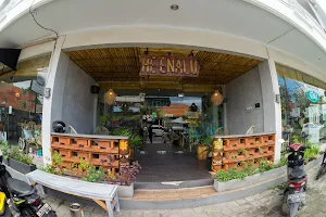 He'enalu Cafe And Resto image