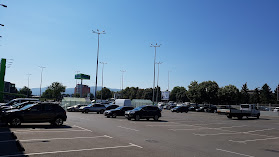 Паркинг пред Практикер