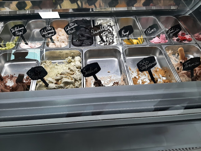 KERT CAFÈ fagylaltozó és kávézó
