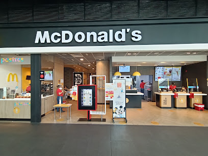 McDonald,s Viva Envigado - Cl. 32B Sur #48243, Zona 1, Envigado, Antioquia, Colombia