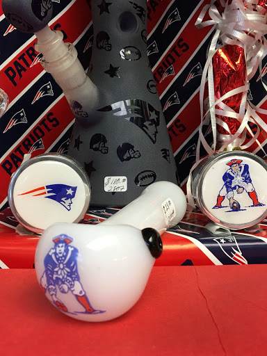 Tobacco Shop «Kittery Discount Smoke Shop», reviews and photos, 99 State Rd, Kittery, ME 03904, USA