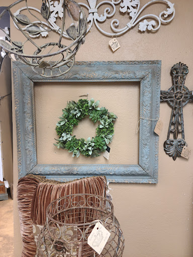 Furniture Store «3 Vintage Chicks», reviews and photos, 13012 N Cave Creek Rd, Phoenix, AZ 85022, USA