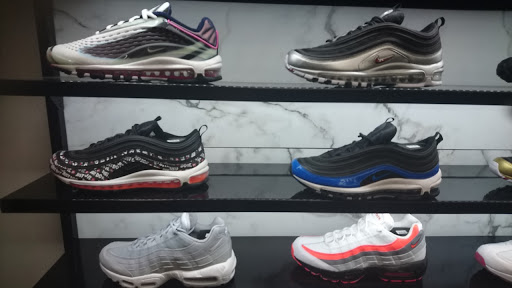 Shoe Store «Shoe Palace», reviews and photos, 8155 Camino Arroyo #13, Gilroy, CA 95020, USA