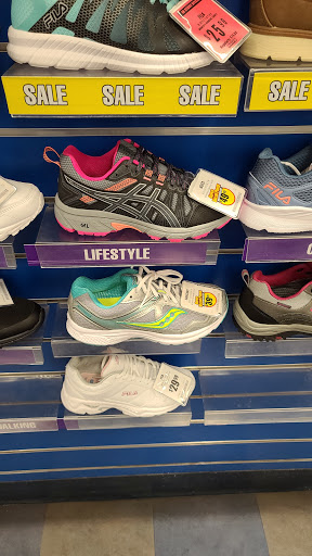 Sporting Goods Store «Big 5 Sporting Goods», reviews and photos, 1106 E Prosperity Ave, Tulare, CA 93274, USA