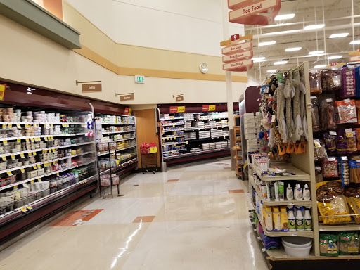 Grocery Store «Fred Meyer», reviews and photos, 777 NW Kings Blvd, Corvallis, OR 97330, USA