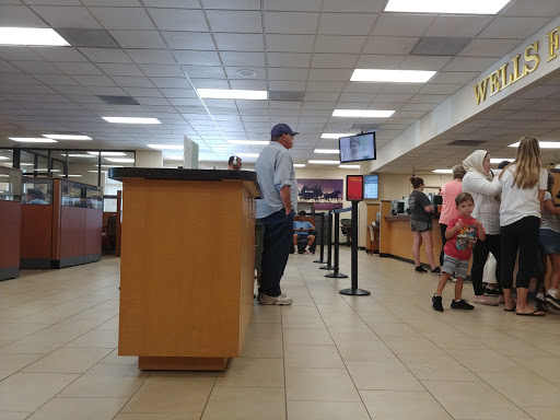 Bank «Wells Fargo Bank», reviews and photos