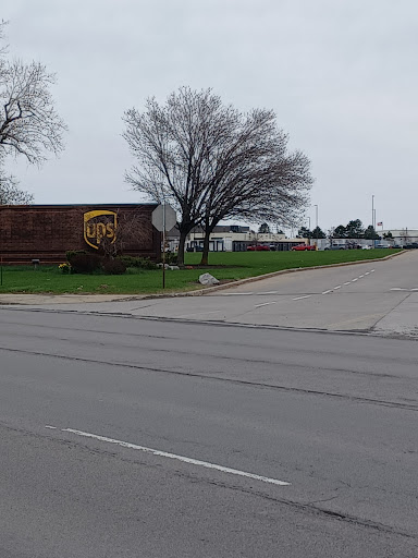 Shipping and Mailing Service «UPS Customer Center - Buffalo», reviews and photos, 931 Bailey Ave, Buffalo, NY 14206, USA