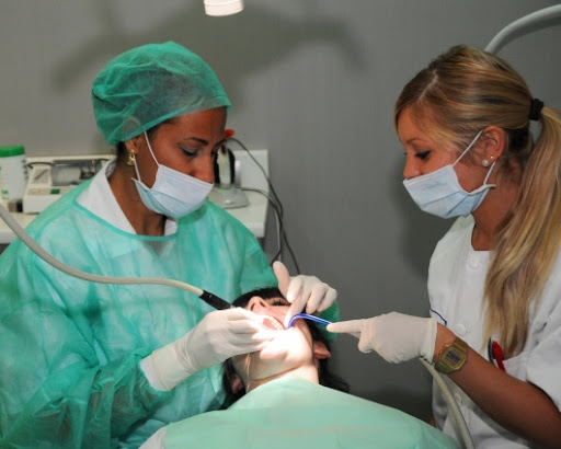 Dra. Francisca Raquel Medina, Dentista en Zaragoza