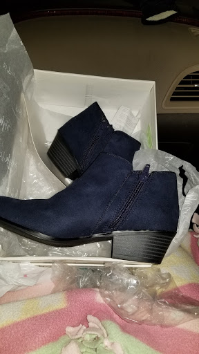 Stores to buy women's flat ankle boots Minneapolis