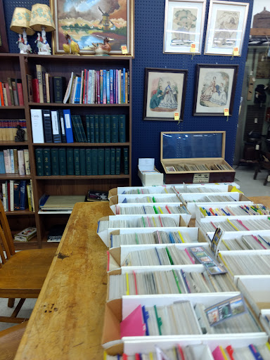Antique Store «National Road Antique Mall», reviews and photos, 39 W Main St, Cambridge City, IN 47327, USA