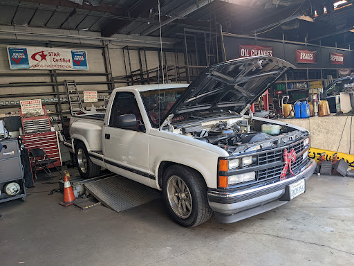 Pengs Smog Check Station image