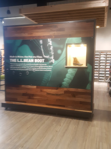 Clothing Store «L.L.Bean», reviews and photos, 701 Lynnhaven Pkwy, Virginia Beach, VA 23452, USA