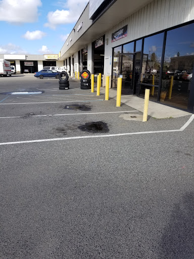 Tire Shop «Discount Tire Centers - Fresno, CA», reviews and photos, 6615 N Blackstone Ave, Fresno, CA 93710, USA