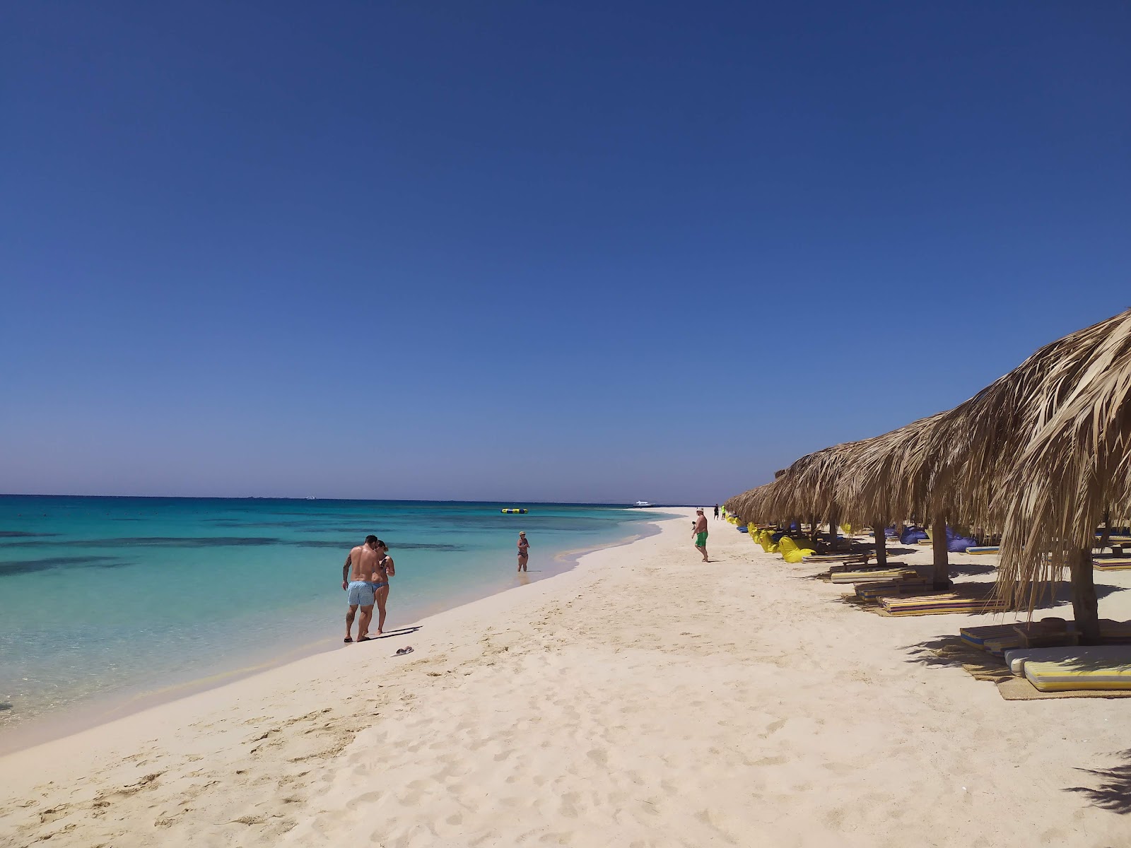 Φωτογραφία του Mahmya Island Beach με μια ευρύχωρη ακτογραμμή