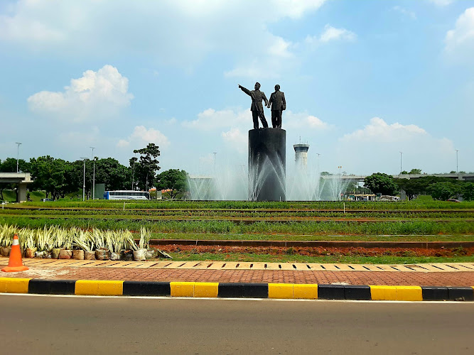 Soekarno-Hatta Statue