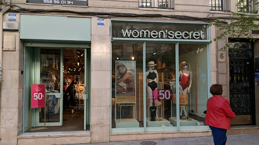 Stores to buy women's dresses Granada