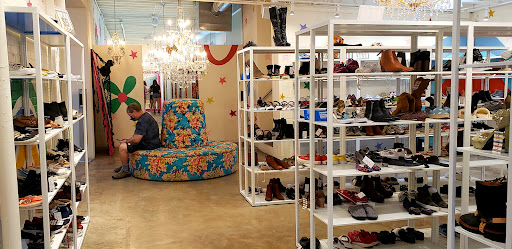 Used Clothing Store «Buffalo Exchange Austin», reviews and photos, 2904 Guadalupe St, Austin, TX 78705, USA